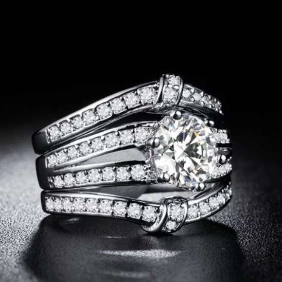 Jewelry - New ❤️ sterling silver white halo diamonds rings
